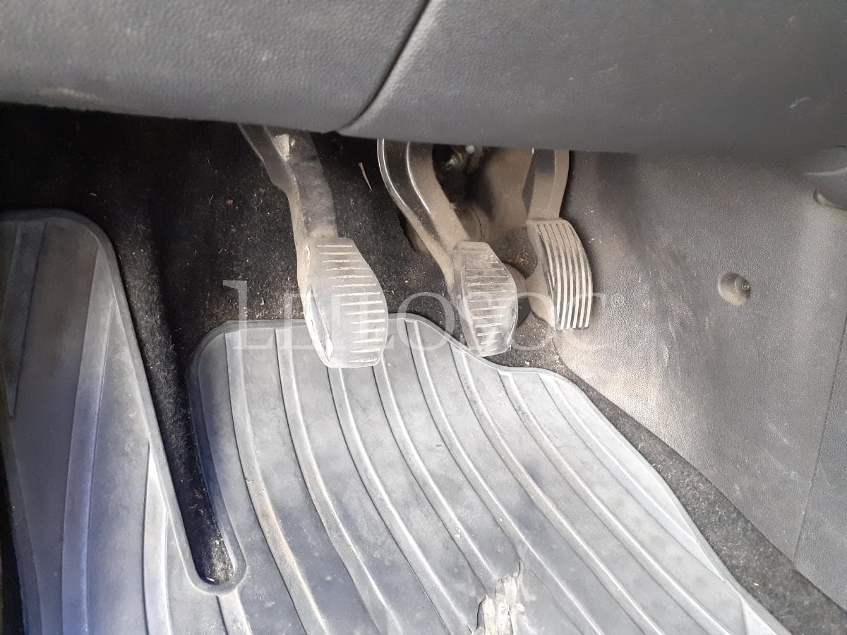 Opel Corsa VAN 1.3 CDTI · Ano 2010 — image 8