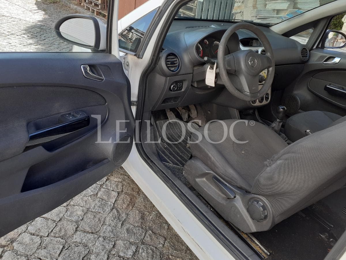 Opel Corsa VAN 1.3 CDTI · Ano 2010 — image 7