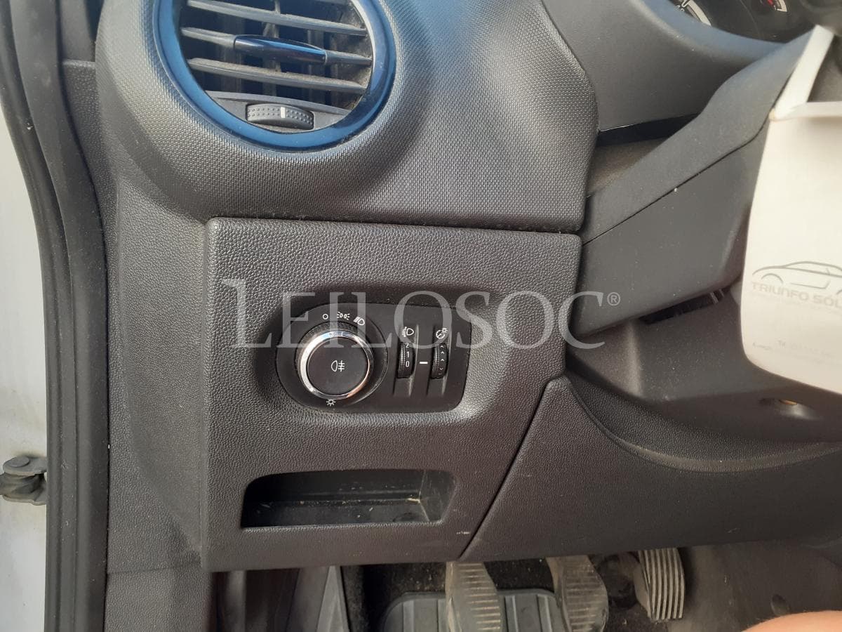Opel Corsa VAN 1.3 CDTI · Ano 2010 — image 13