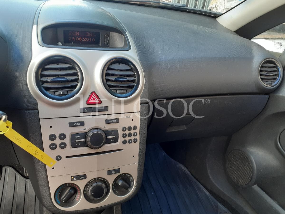 Opel Corsa VAN 1.3 CDTI · Ano 2010 — image 14