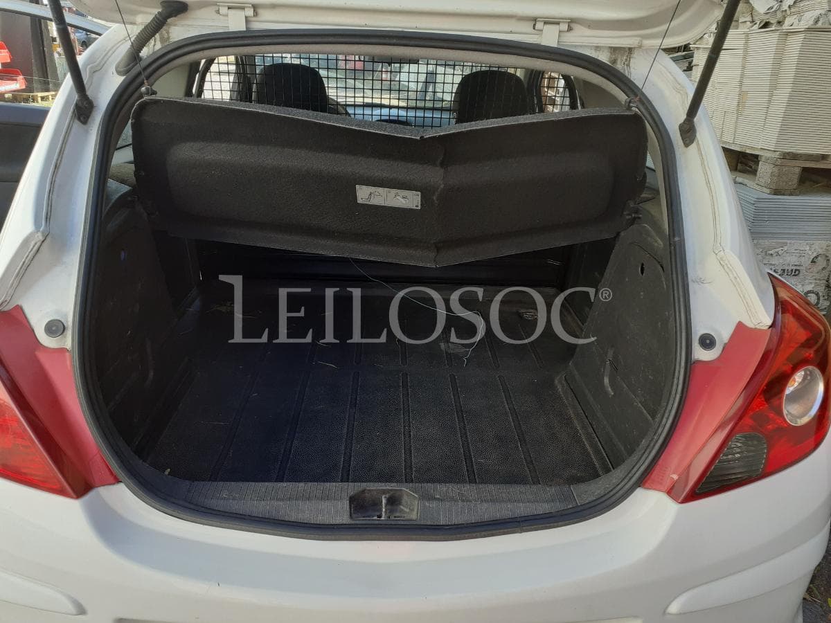 Opel Corsa VAN 1.3 CDTI · Ano 2010 — image 15