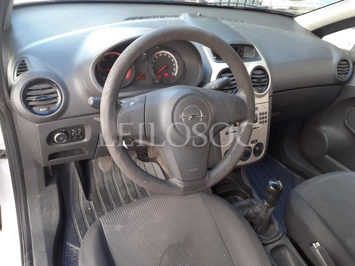 Opel Corsa VAN 1.3 CDTI · Ano 2010 — image 10