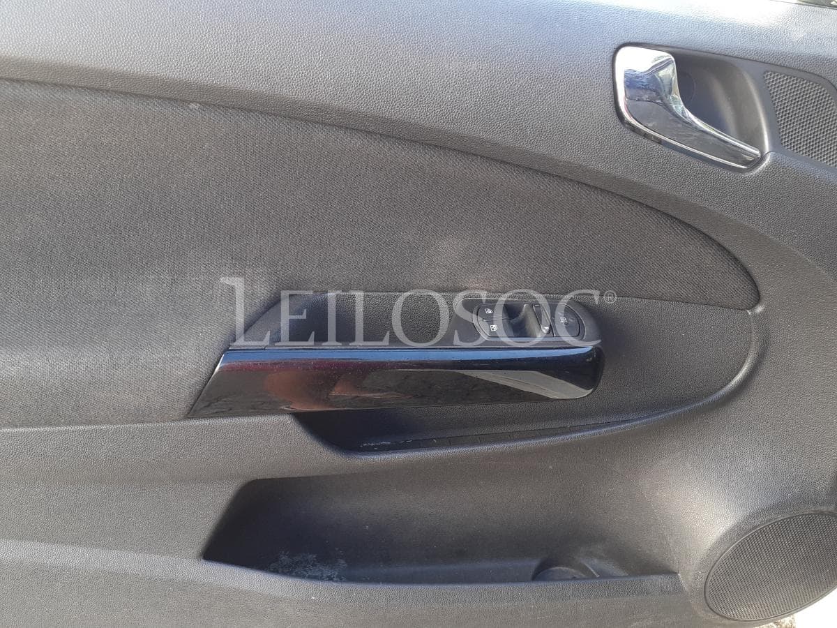 Opel Corsa VAN 1.3 CDTI · Ano 2010 — image 9
