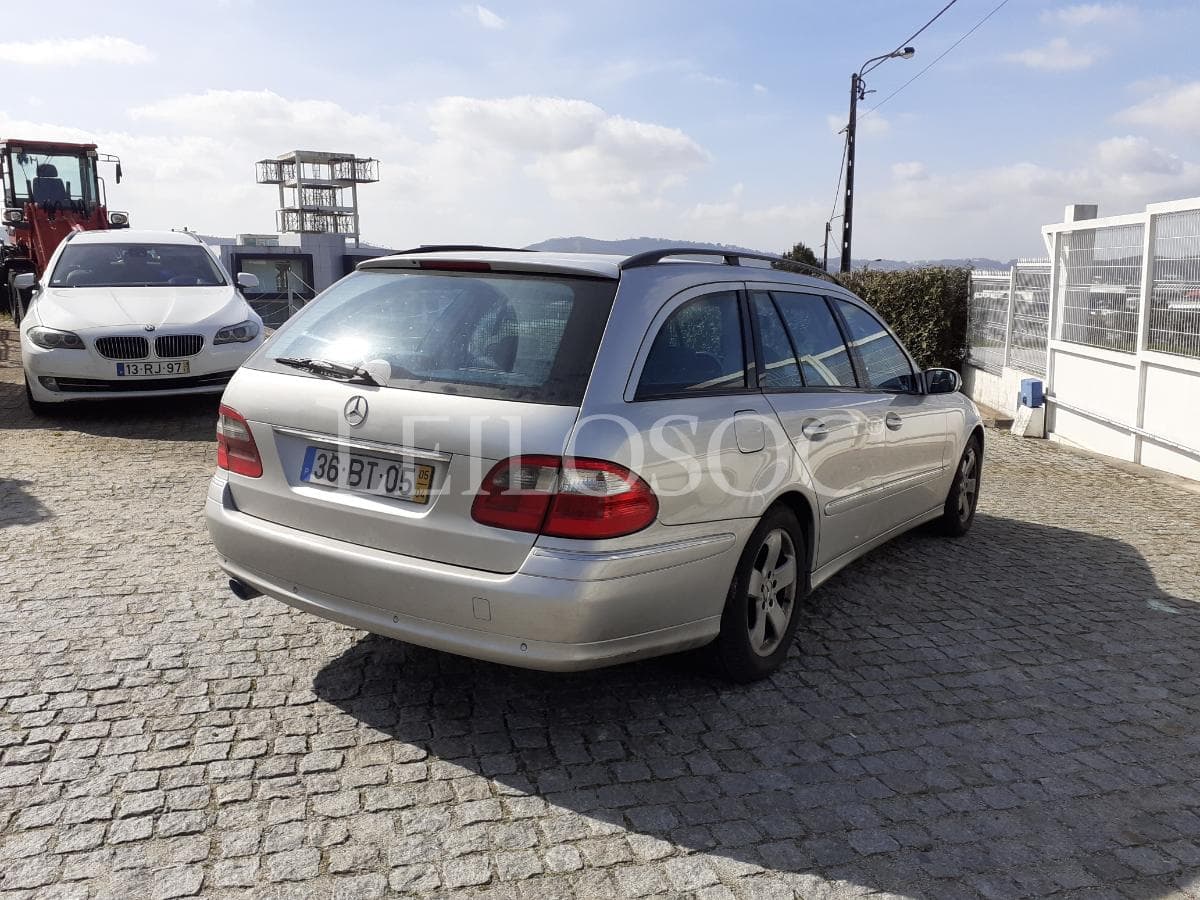 Mercedes-Benz E220 CDI · Ano 2005 — imagen 4