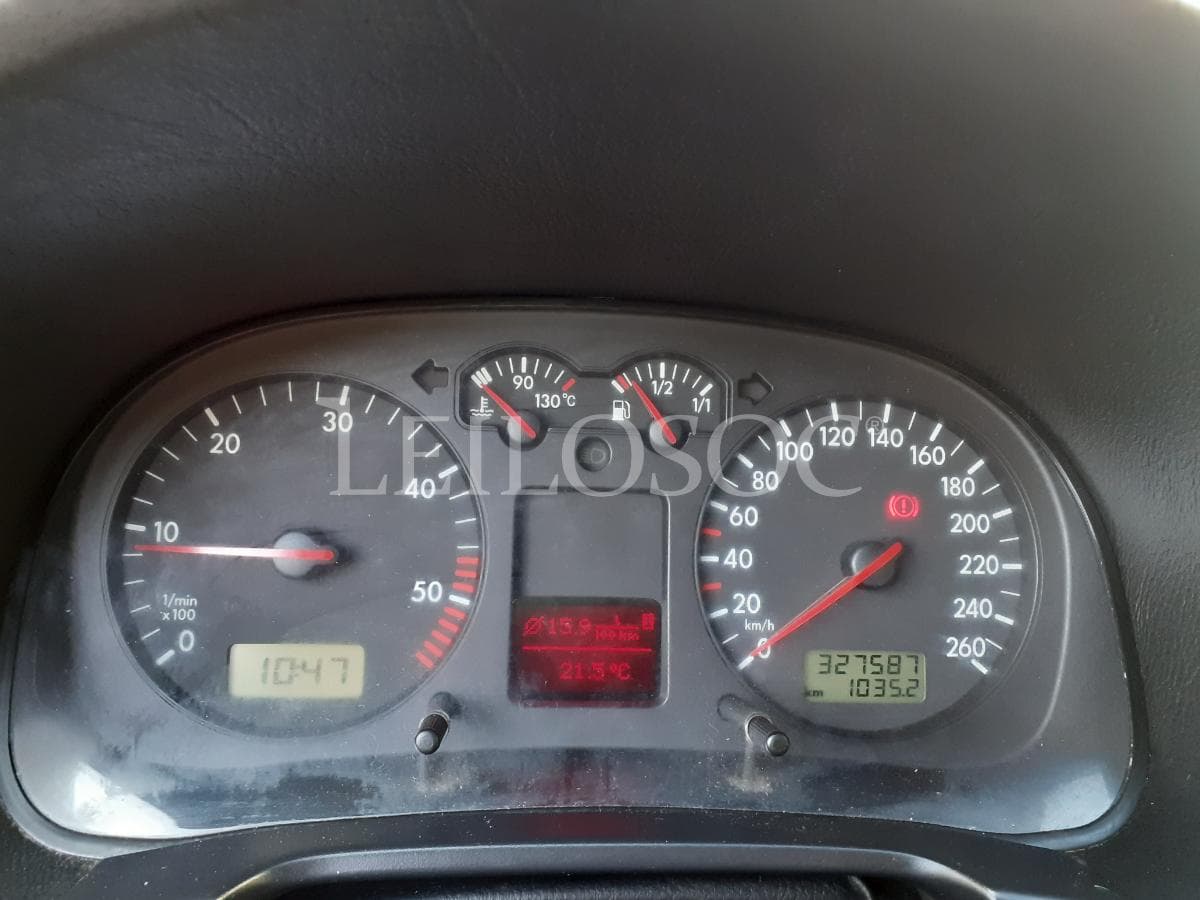 Volkswagen Golf 1.9 TDI · Ano 2001 — imagen 12