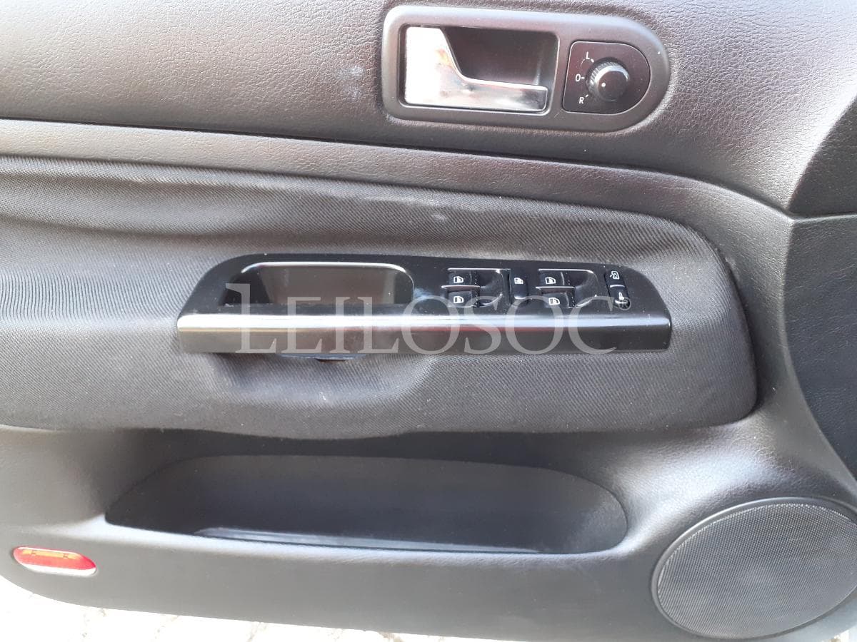 Volkswagen Golf 1.9 TDI · Ano 2001 — imagen 8