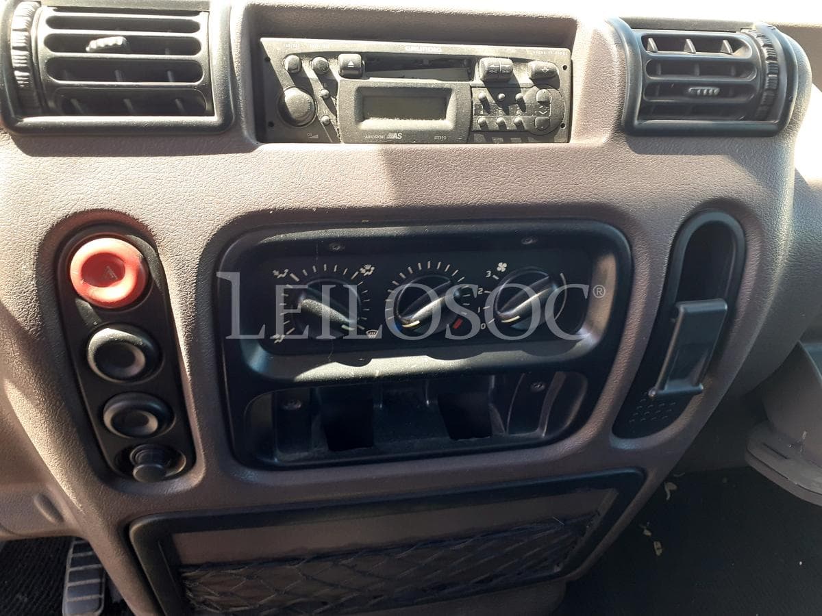 Renault Master 2.5 D · 9 Lugares — image 12