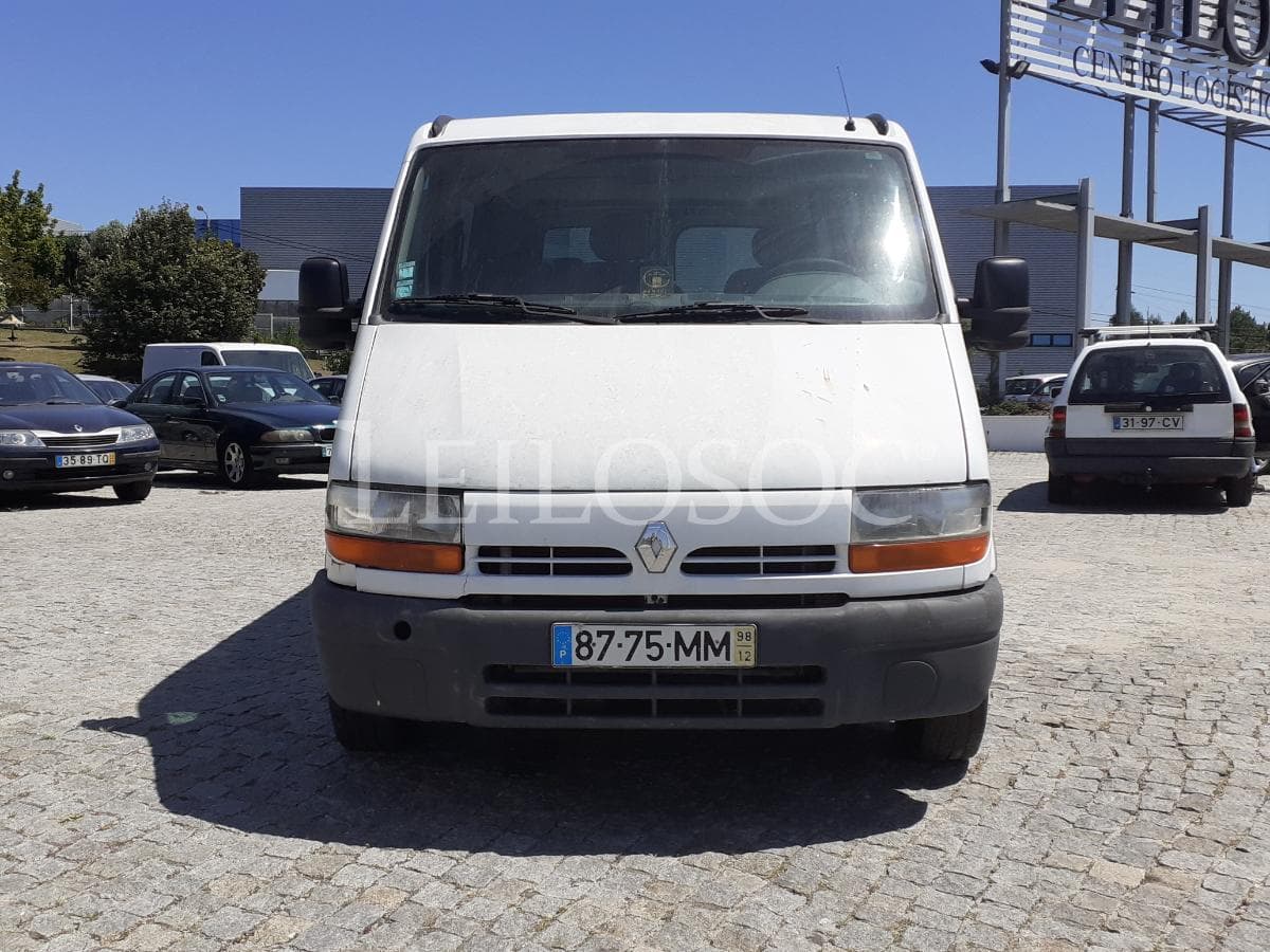 Renault Master 2.5 D · 9 Lugares — image 2