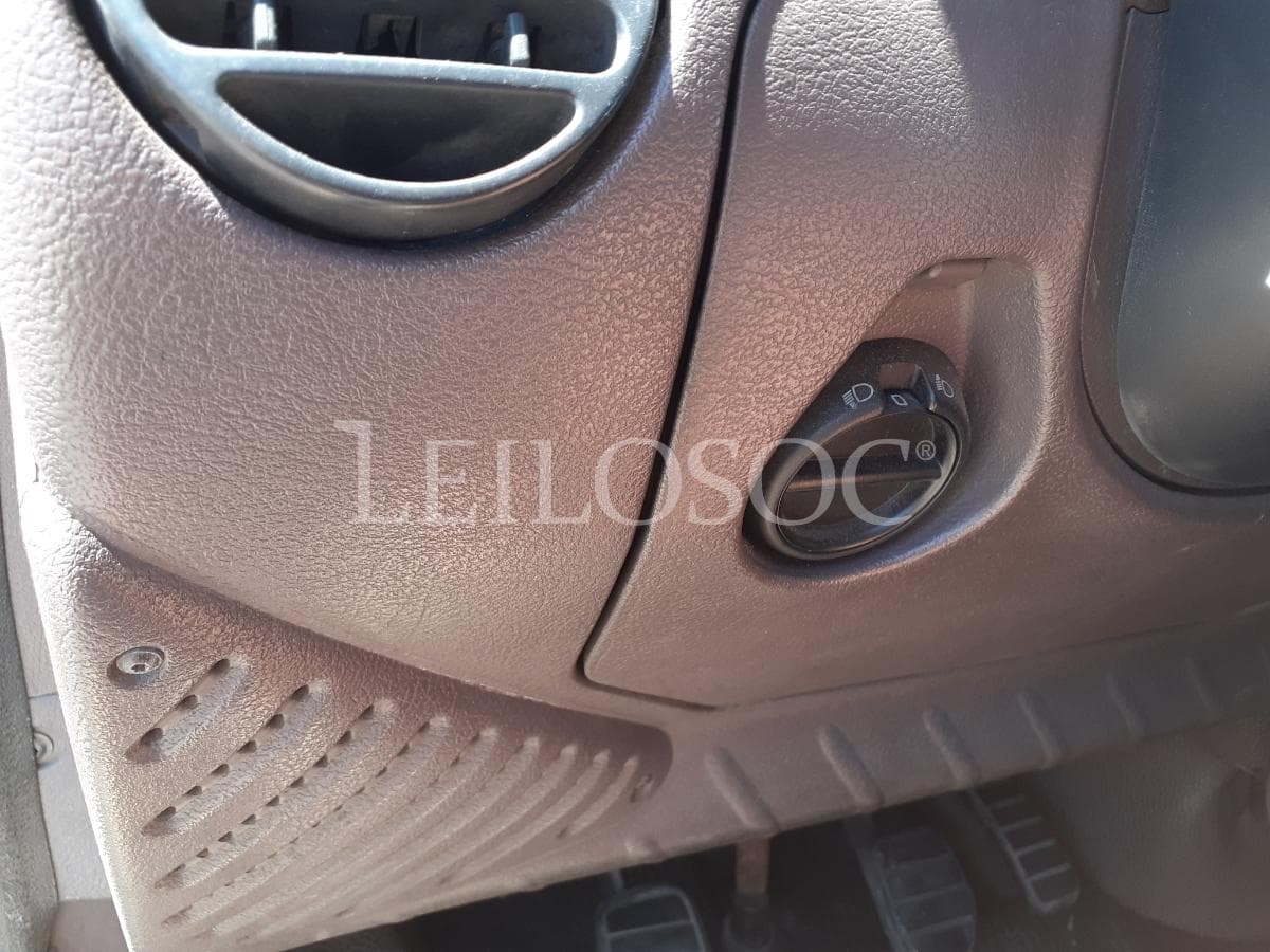 Renault Master 2.5 D · 9 Lugares — image 14