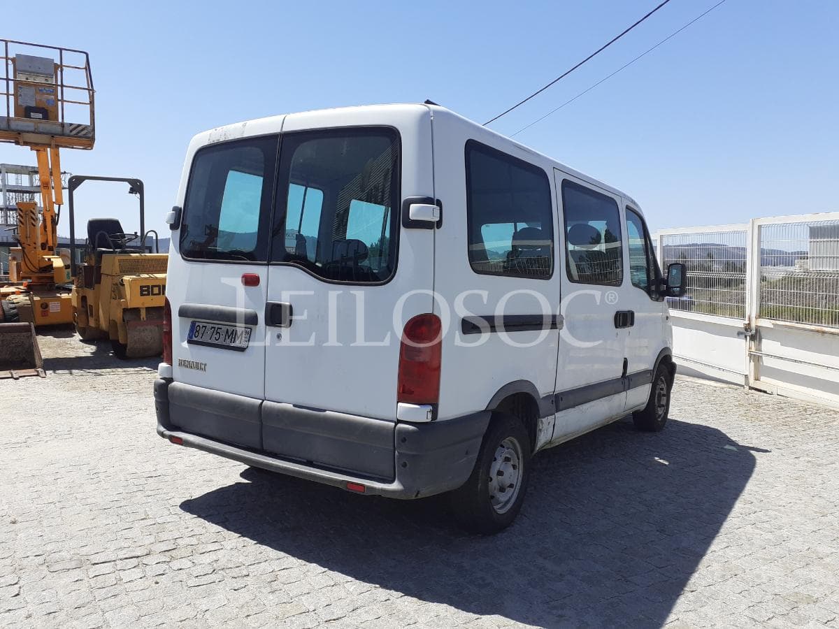 Renault Master 2.5 D · 9 Lugares — image 4