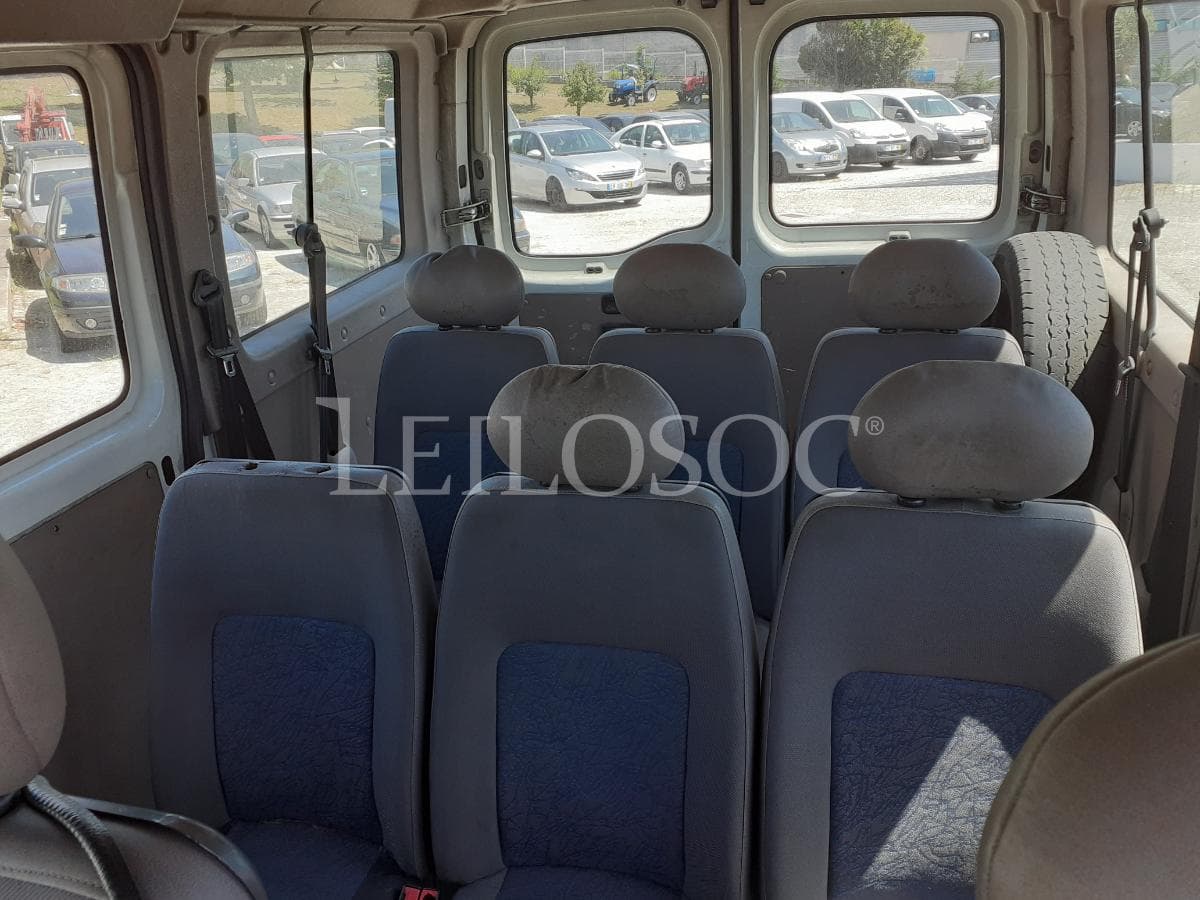 Renault Master 2.5 D · 9 Lugares — image 16