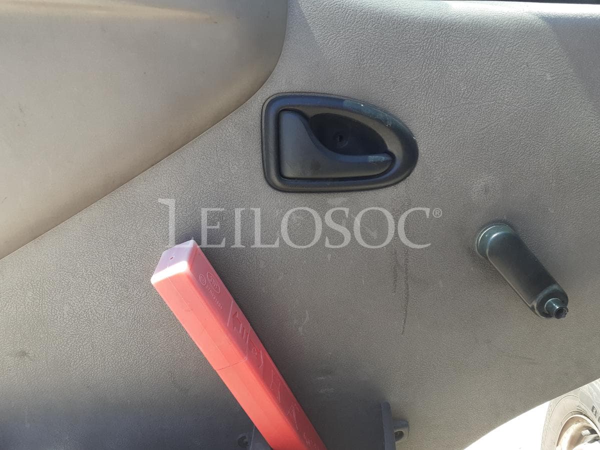 Renault Master 2.5 D · 9 Lugares — image 9