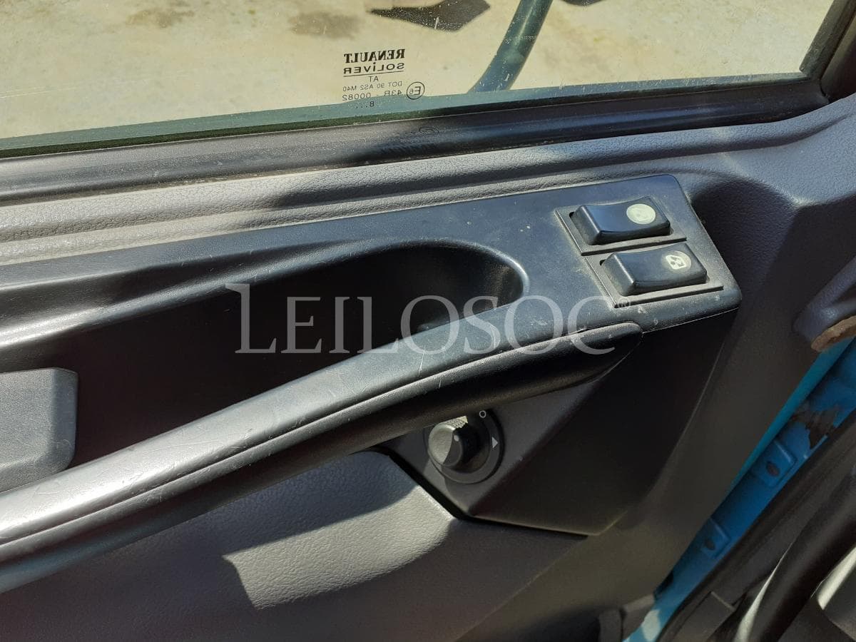 Trator Renault 420 DCI · Ano 2000 — image 9