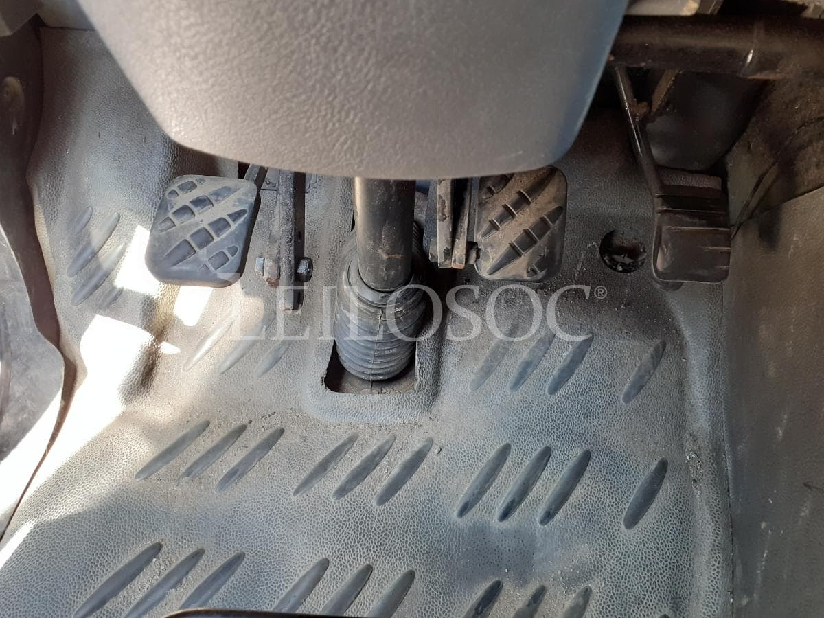 Trator Renault 420 DCI · Ano 2000 — image 8