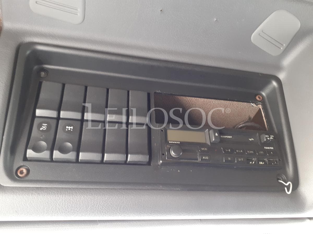Trator Renault 420 DCI · Ano 2000 — image 13