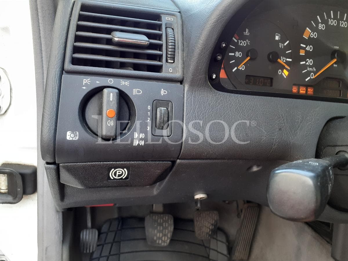 Mercedes-Benz C 220D · Ano 1997 — imagen 11