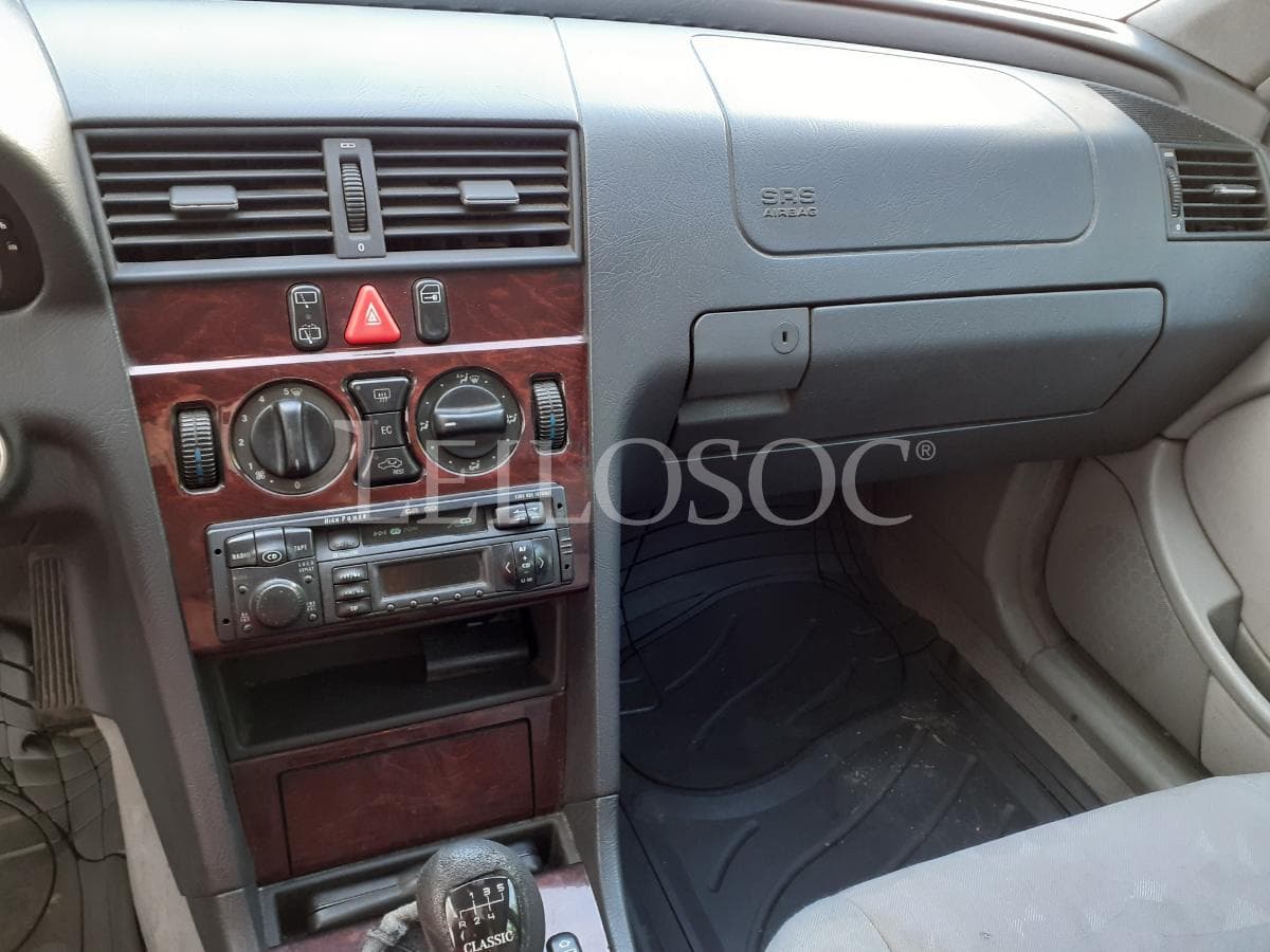 Mercedes-Benz C 220D · Ano 1997 — imagen 12