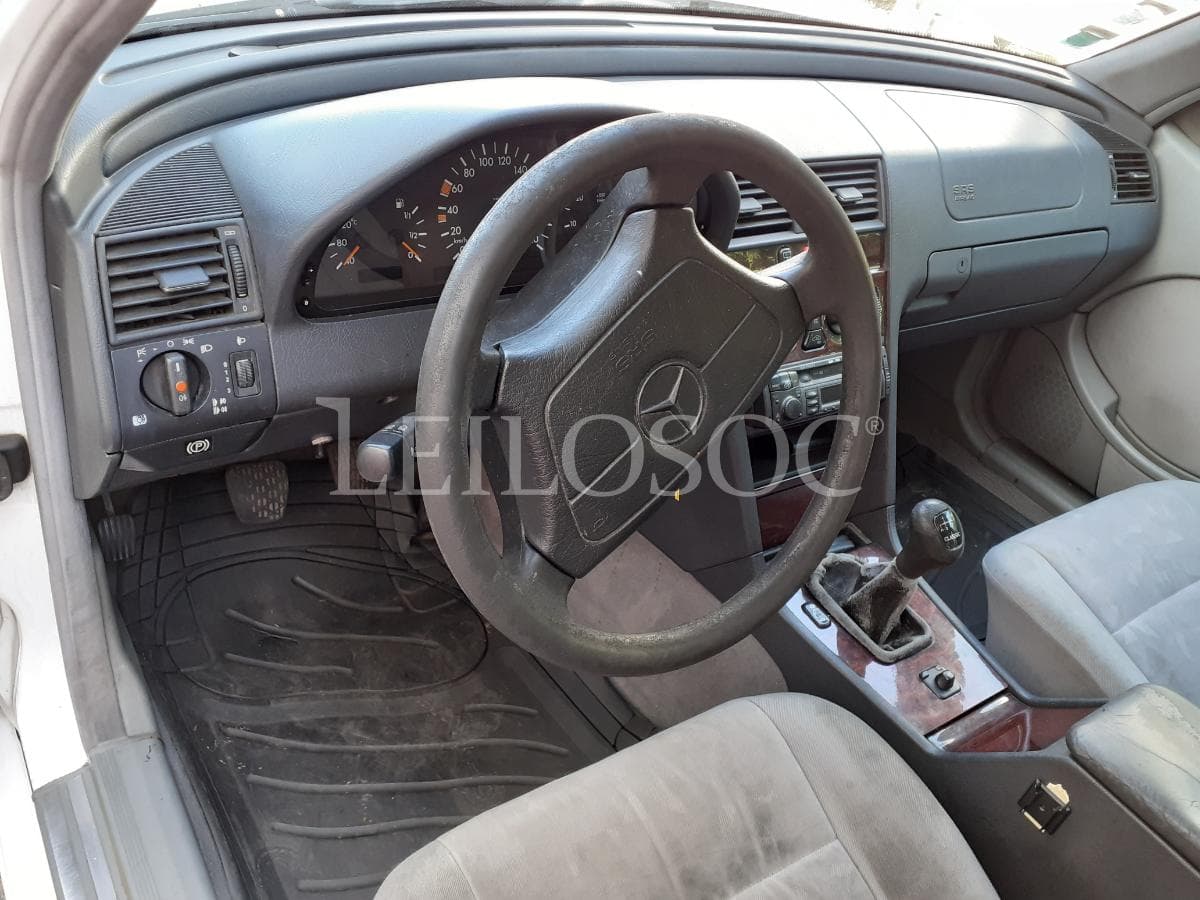 Mercedes-Benz C 220D · Ano 1997 — imagen 10