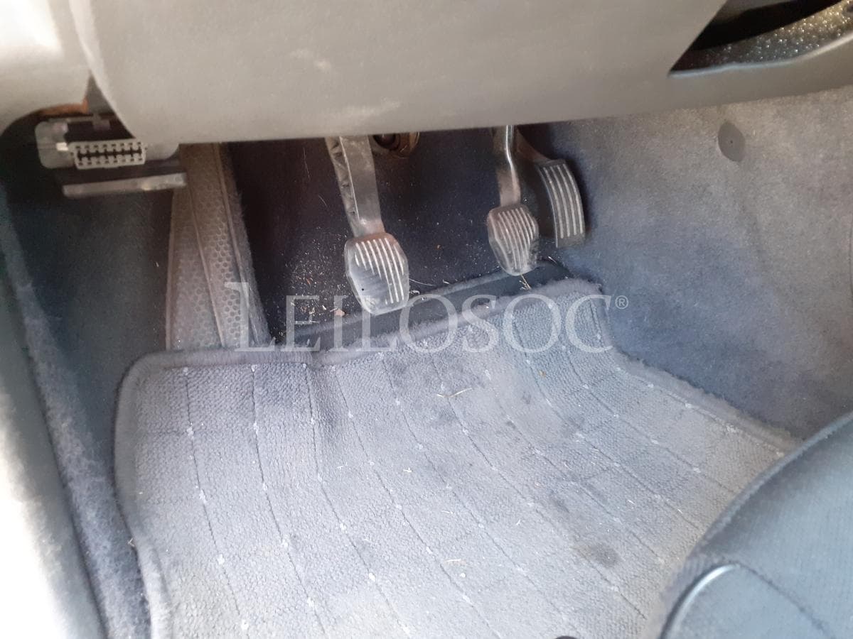 Volvo S40 1.6 · Diesel · Ano 2008 — imagen 9