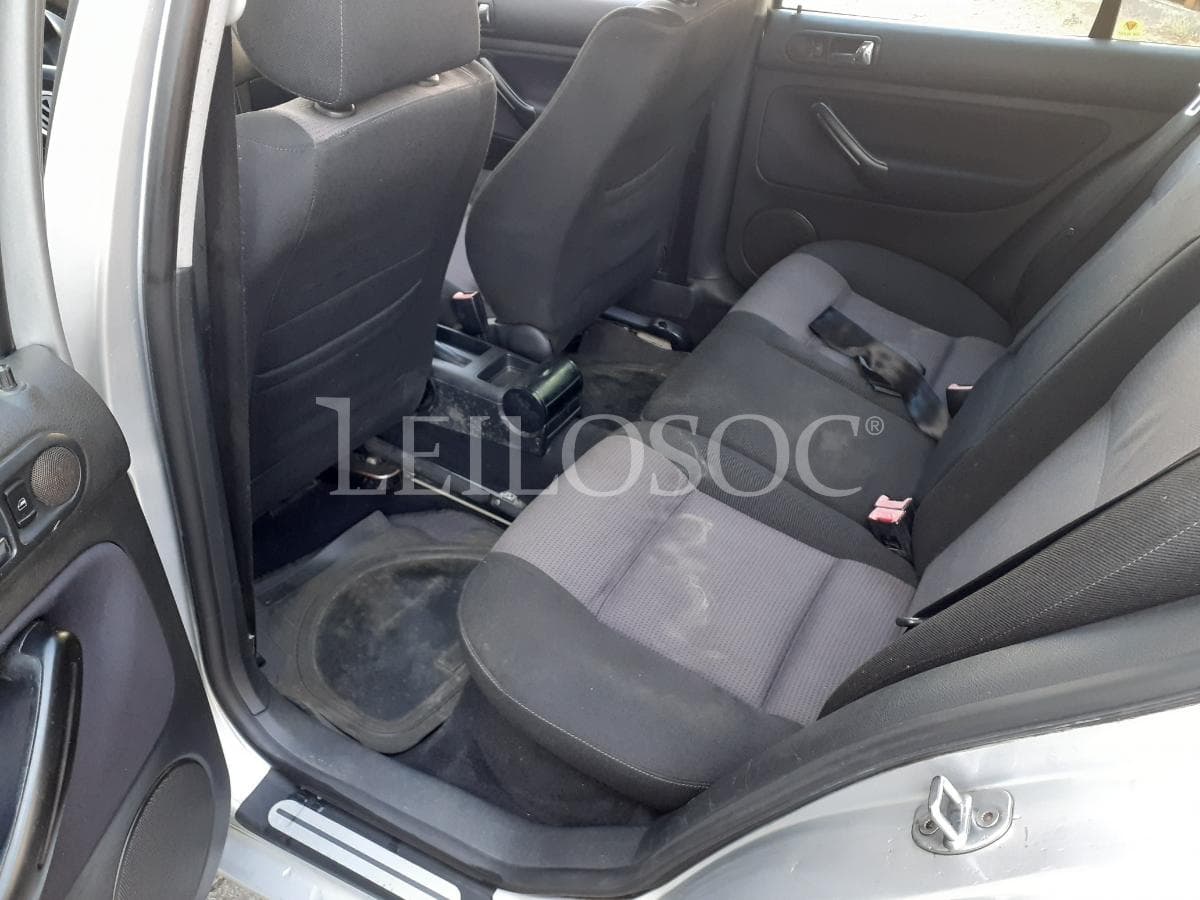 Volkswagen Golf 1.9 TDI · Ano 2001 — imagen 9