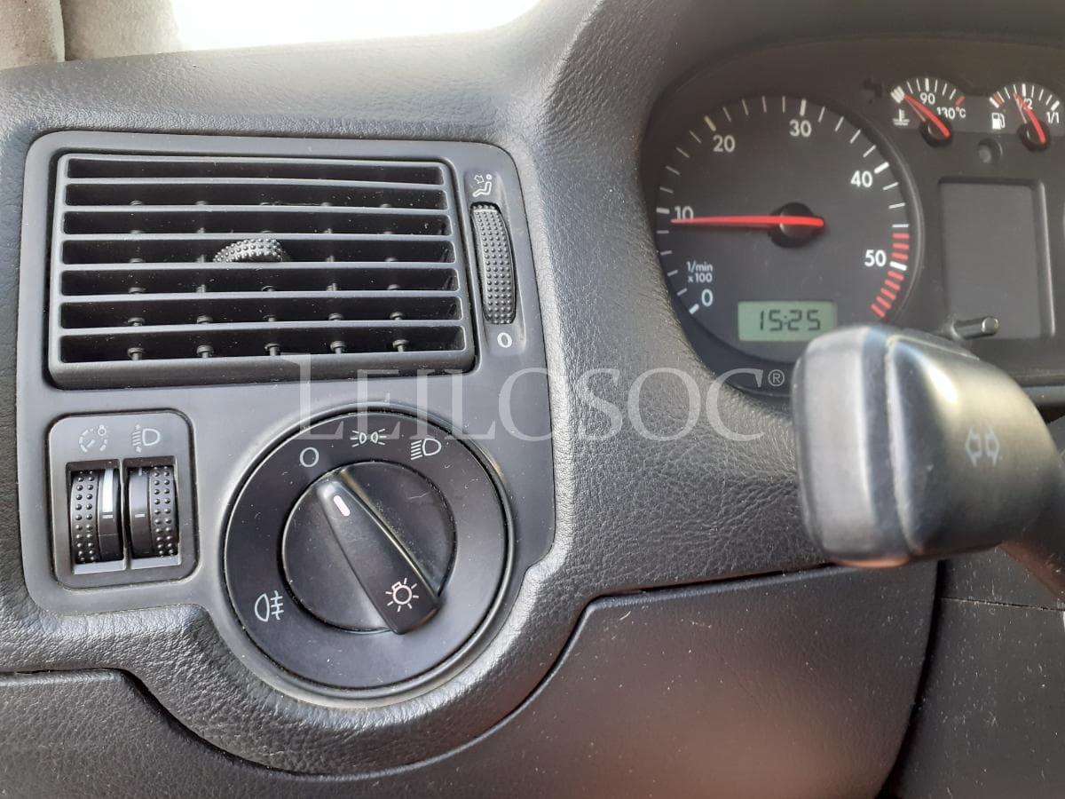 Volkswagen Golf 1.9 TDI · Ano 2001 — imagen 14
