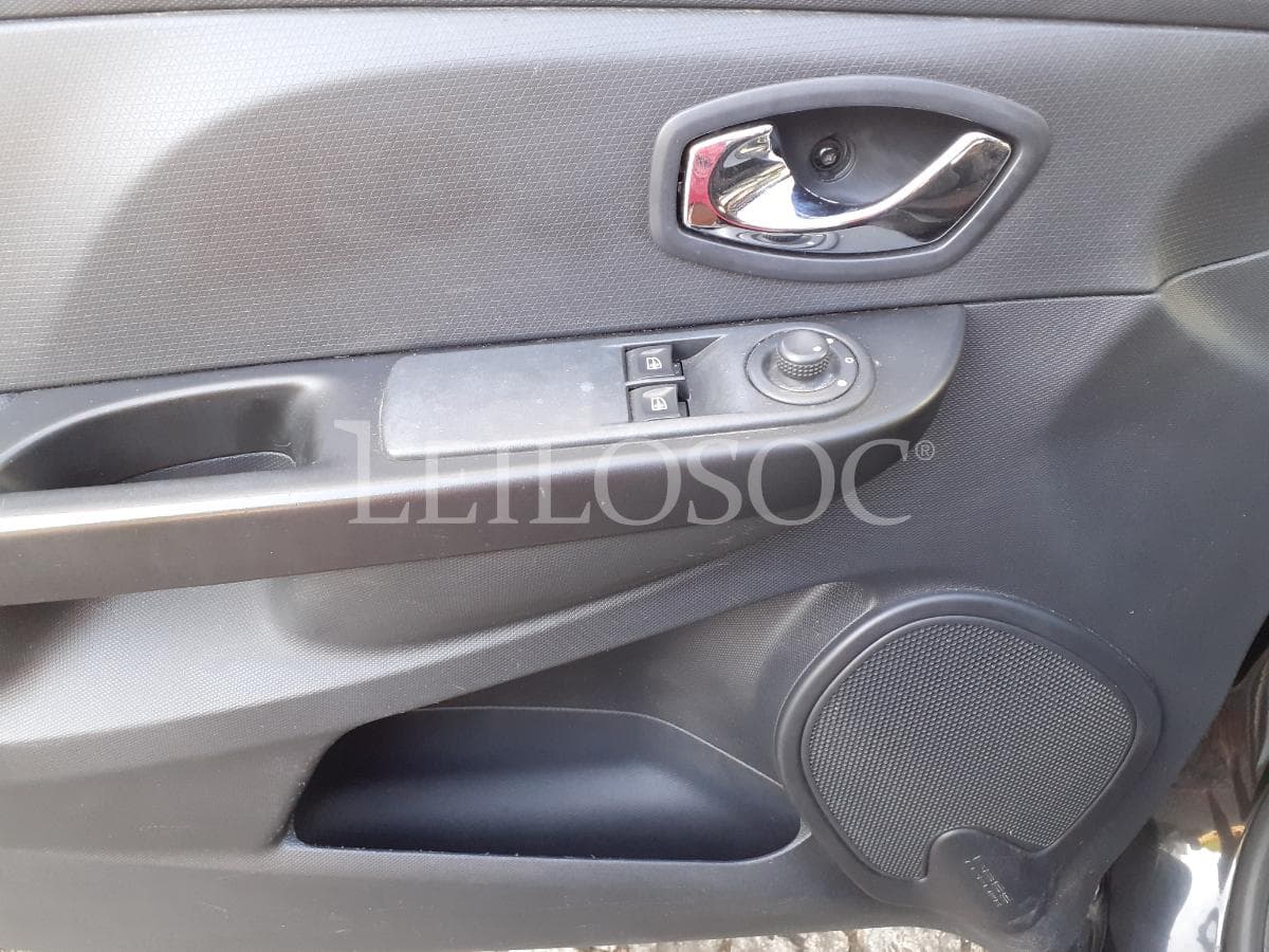 Renault Clio 1.5 DCI · Año 2014 — imagen 13