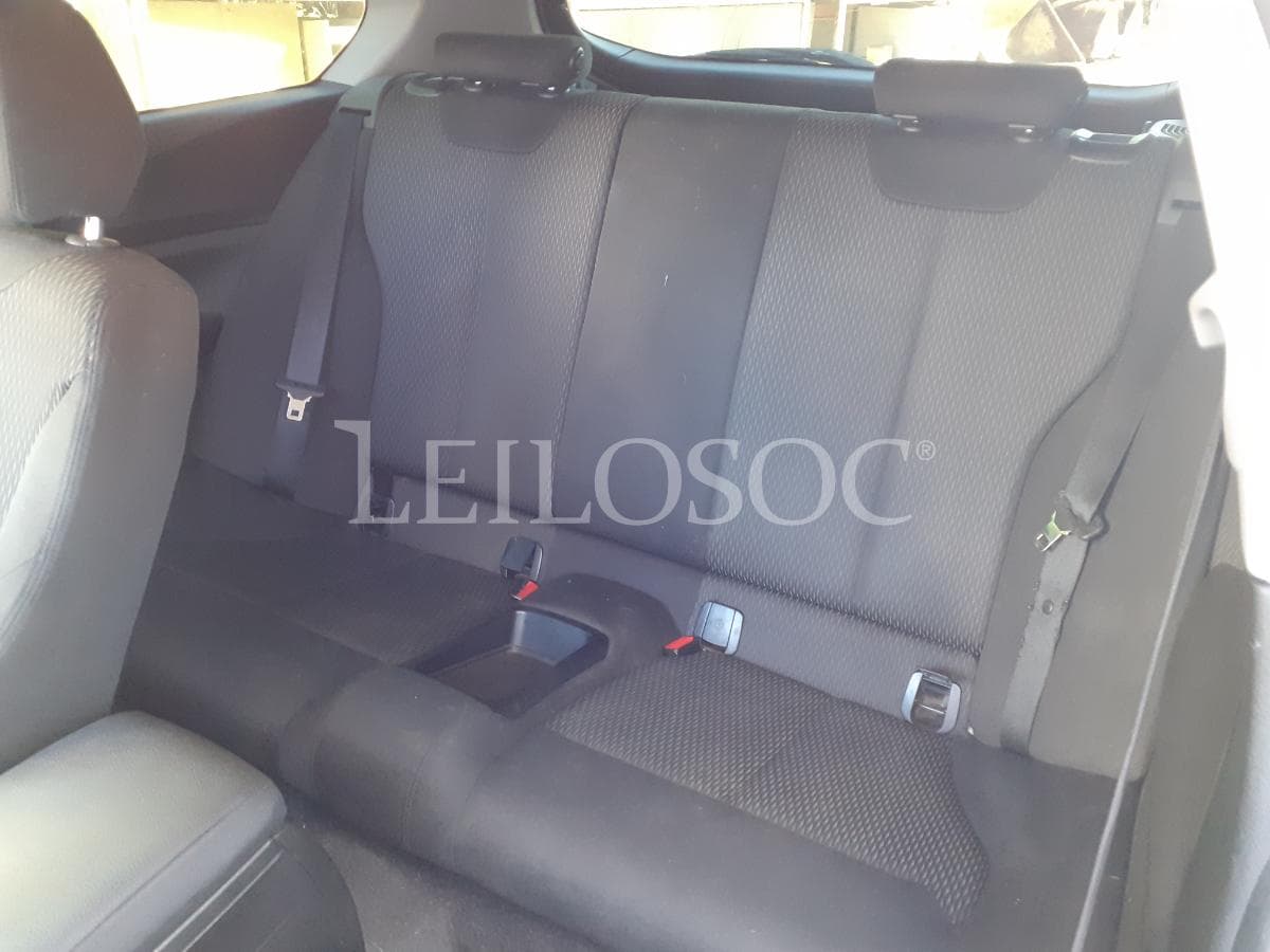 BMW 116 D · Ano 2012 — imagen 16