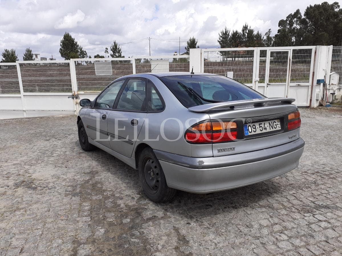 Renault Laguna · Ano 1999 — imagen 4