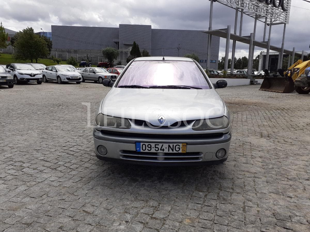 Renault Laguna · Ano 1999 — imagen 2