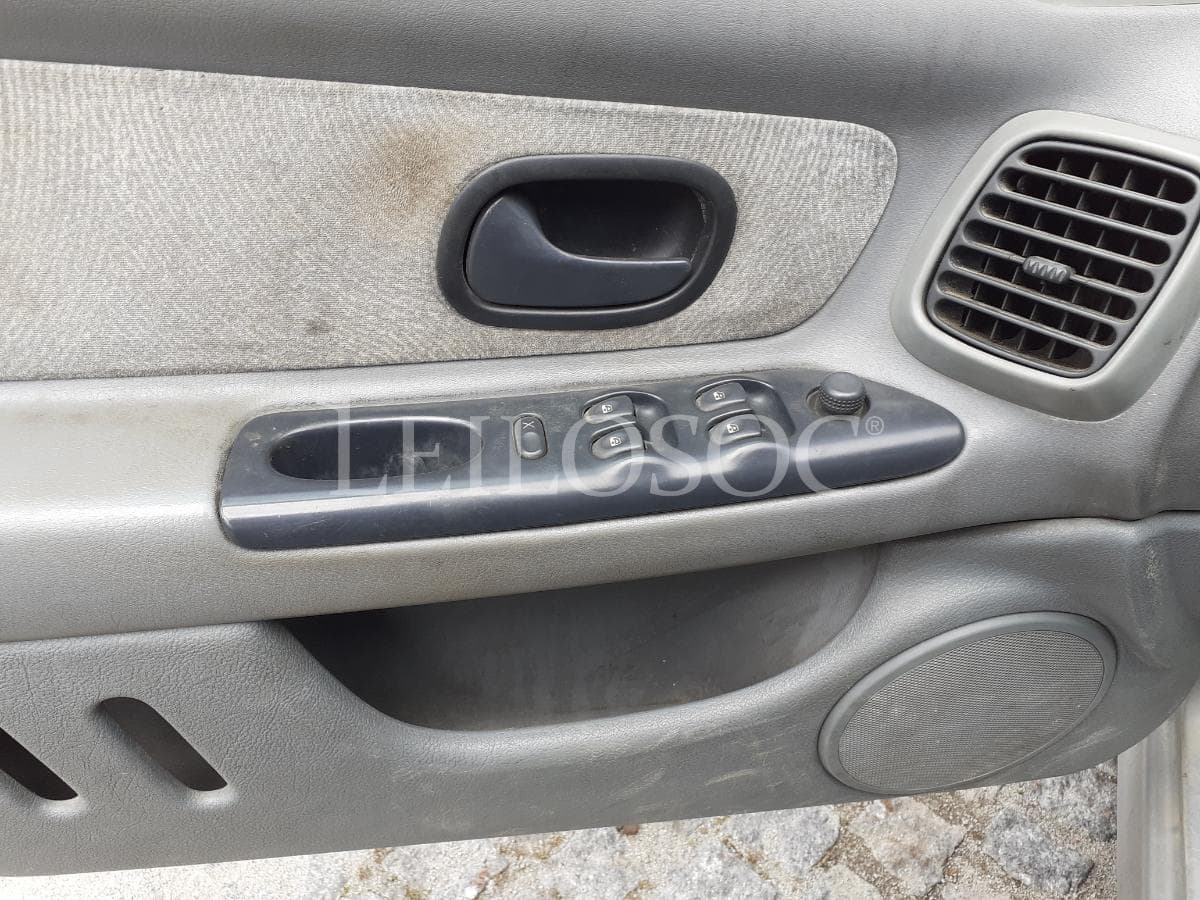 Renault Laguna · Ano 1999 — imagen 13