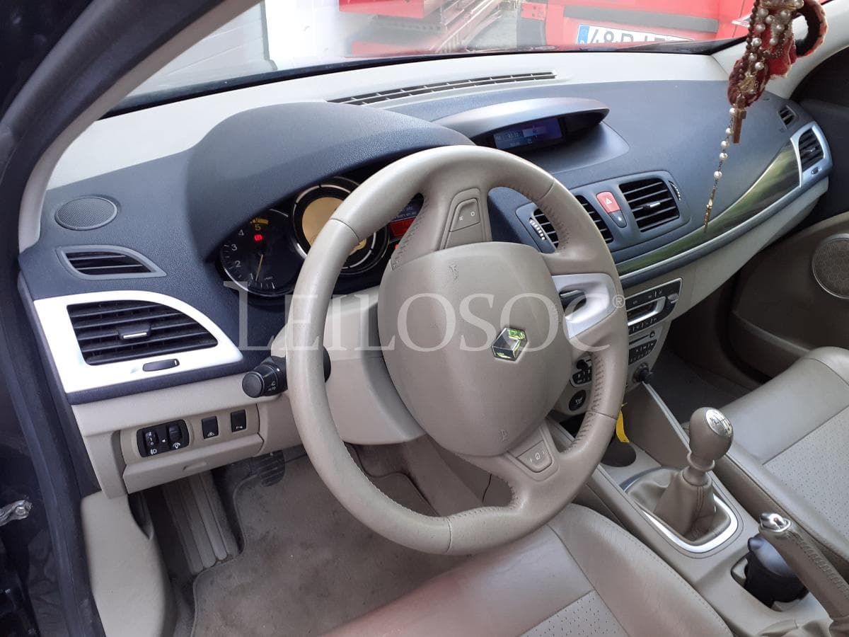 Renault Megane 1.5 DCI · Ano 2009 — imagen 9