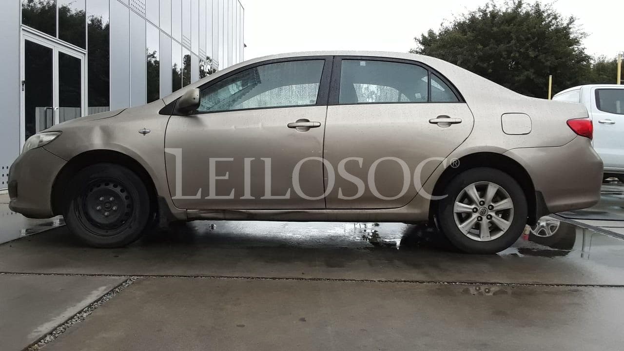 Toyota Corolla · — image 2