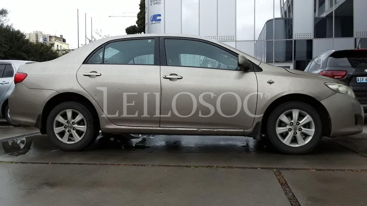 Toyota Corolla · — image 5
