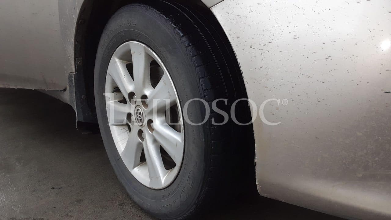 Toyota Corolla · — image 8