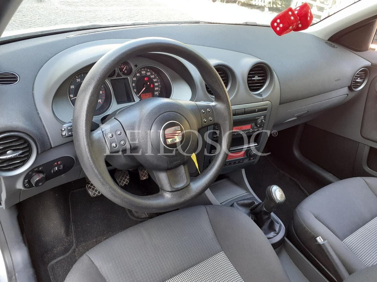 Seat Ibiza 1.4 16 V · Ano 2007 — imagen 9