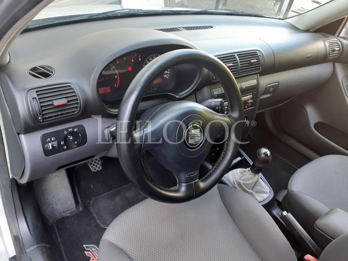 Seat Leon 1.4 16 V · Ano 2002 — imagen 8