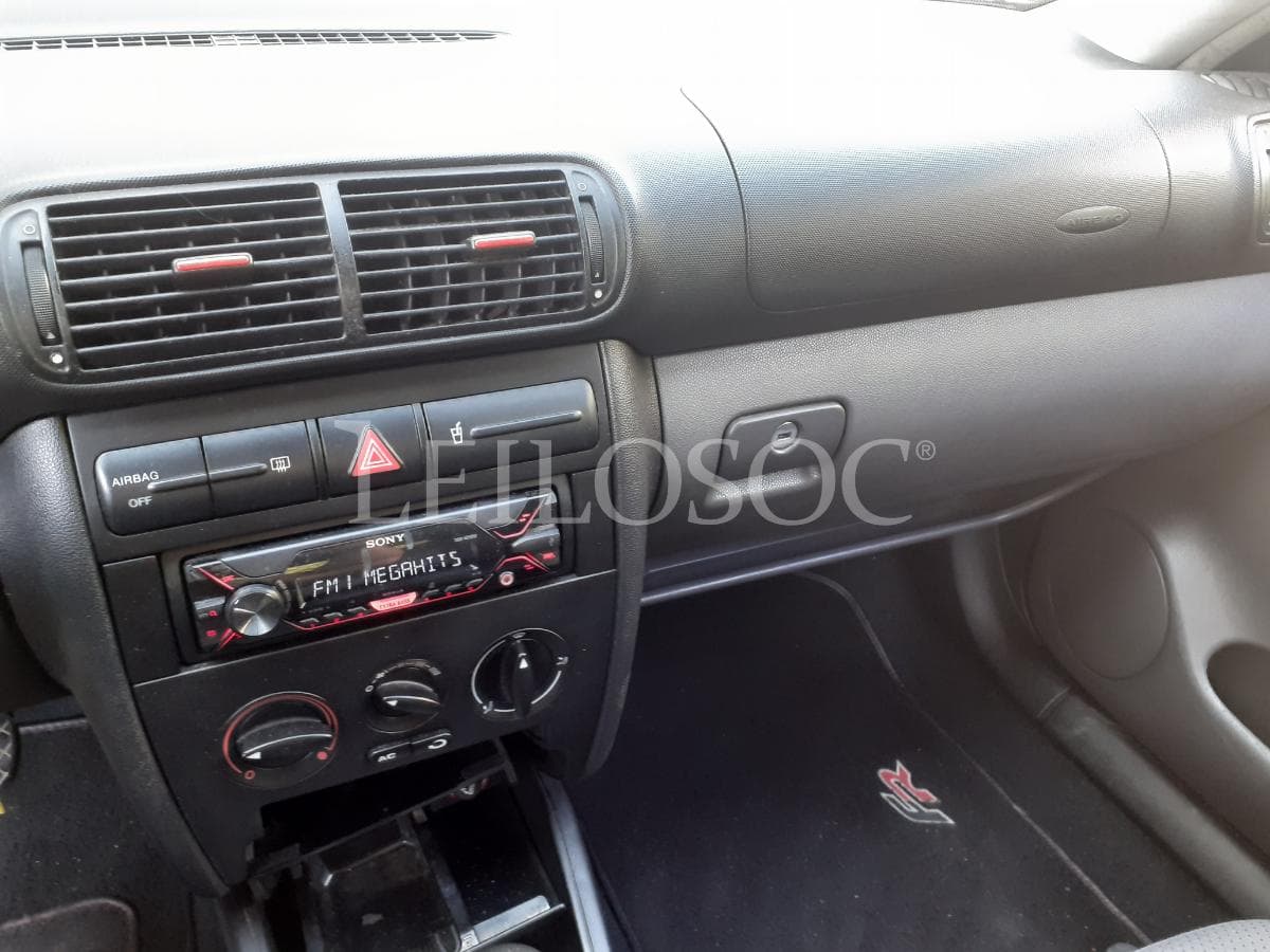 Seat Leon 1.4 16 V · Ano 2002 — imagen 9