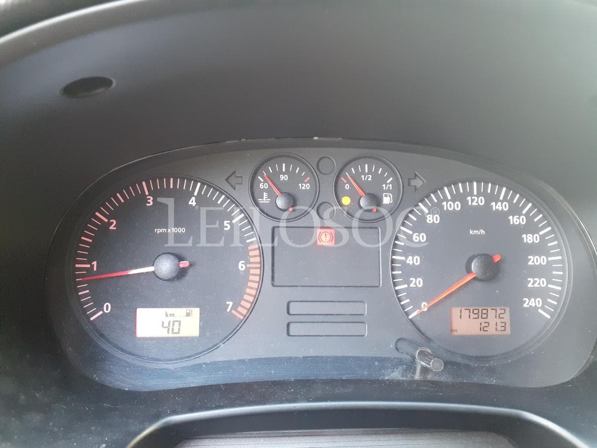 Seat Leon 1.4 16 V · Ano 2002 — imagen 10