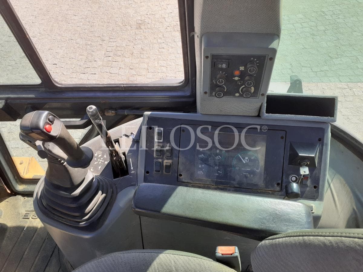 Retroescavadora Case Ranger 580 · Ano 2000 — image 12