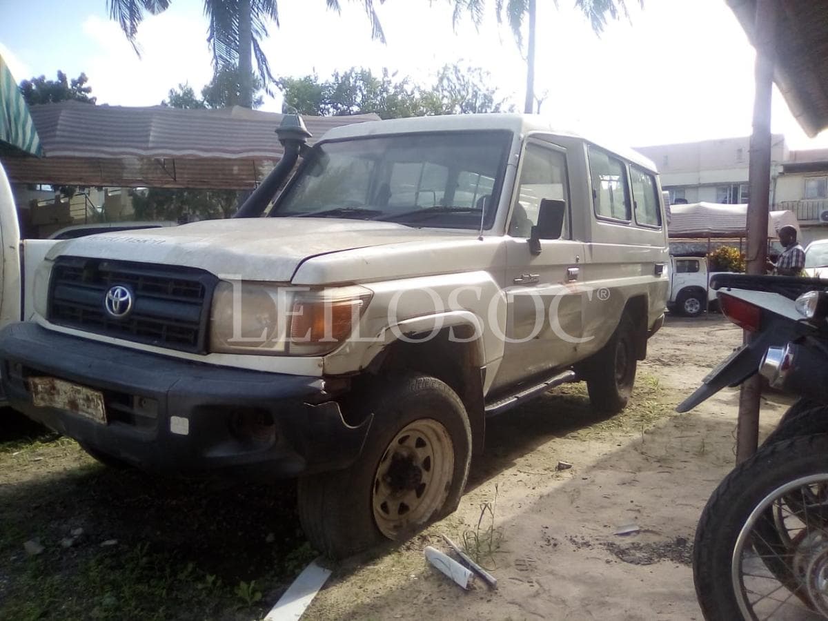 Toyota Land Cruiser ·