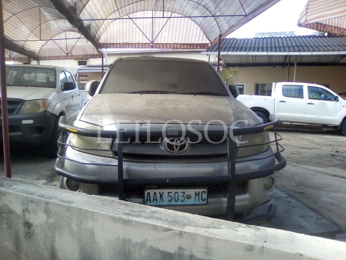 Toyota Hilux ·