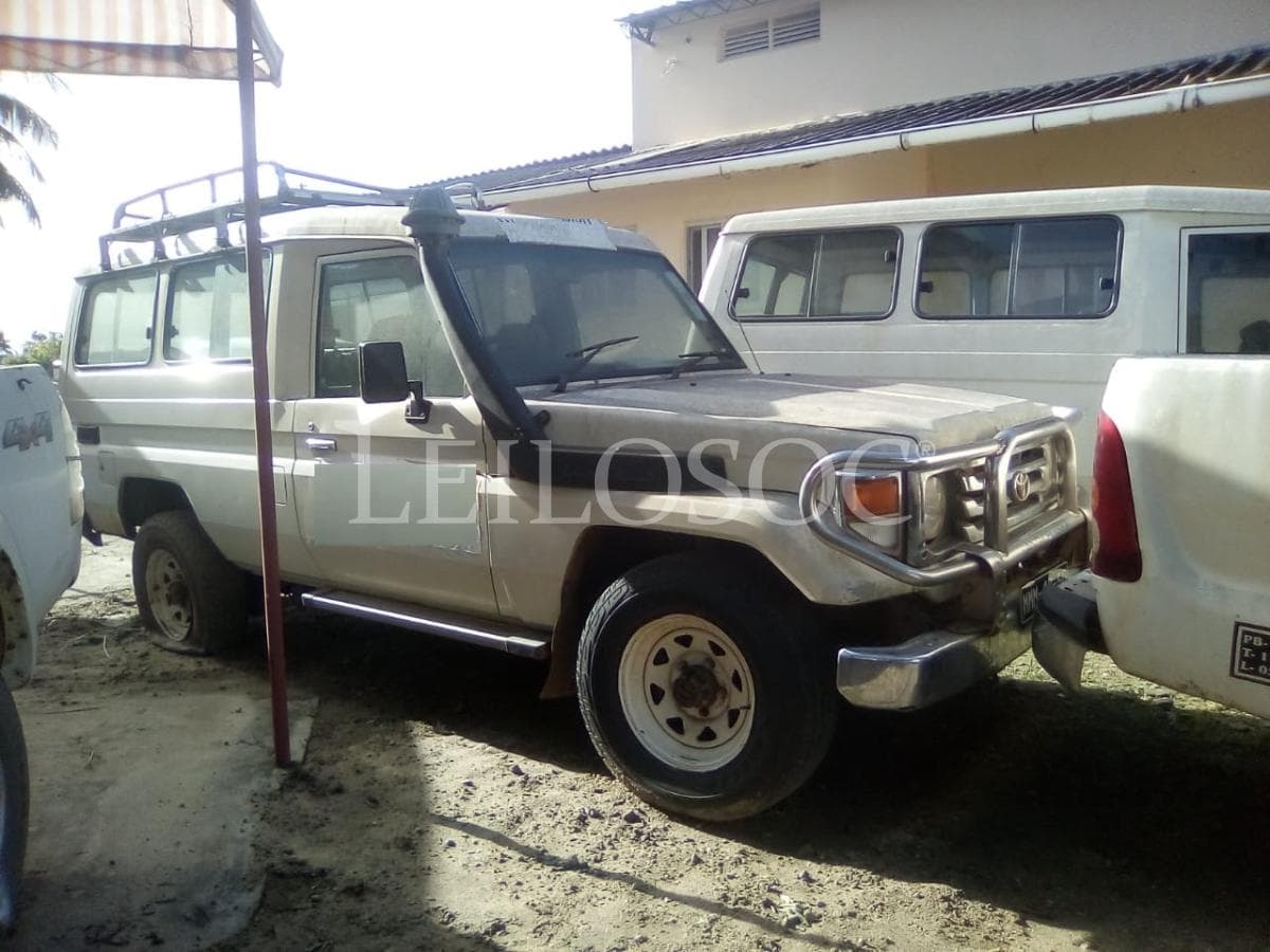Toyota Land Cruiser ·