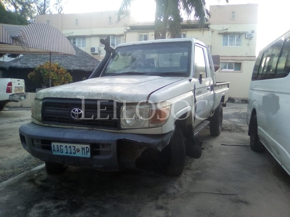 Toyota Land Cruiser ·