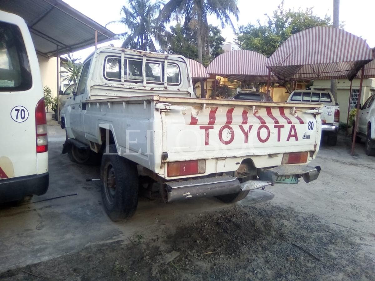 Toyota Land Cruiser · — image 3