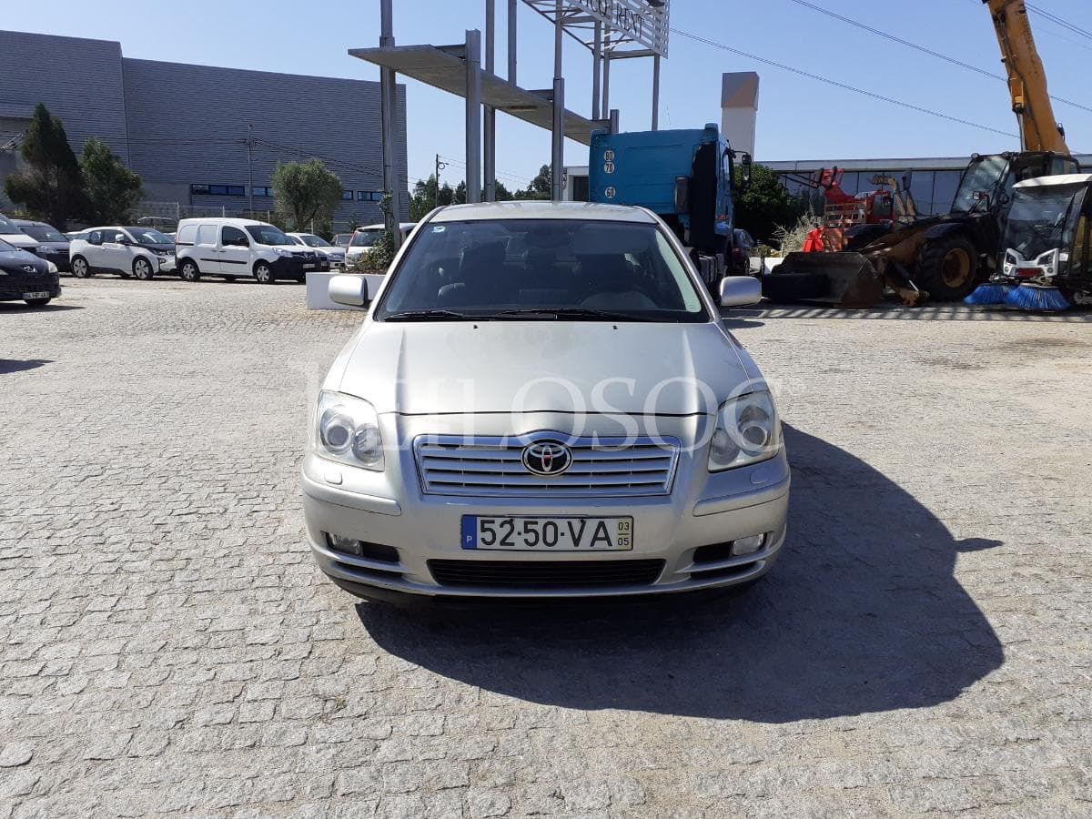 Toyota Avensis 2.0 D4D · Ano 2003 — imagen 2