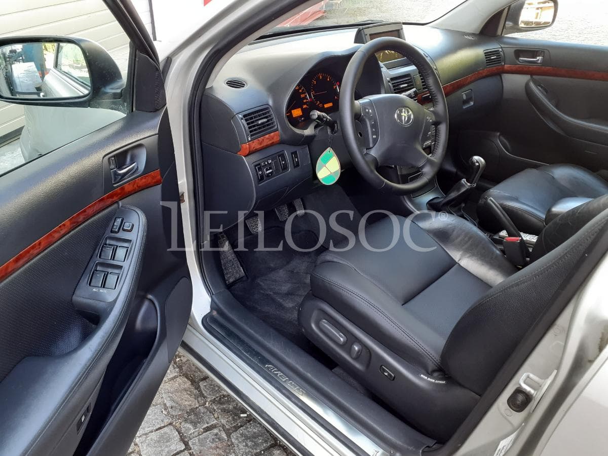 Toyota Avensis 2.0 D4D · Ano 2003 — imagen 7