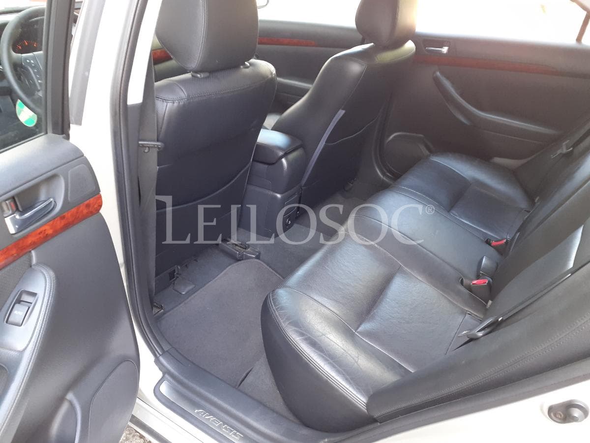 Toyota Avensis 2.0 D4D · Ano 2003 — imagen 16