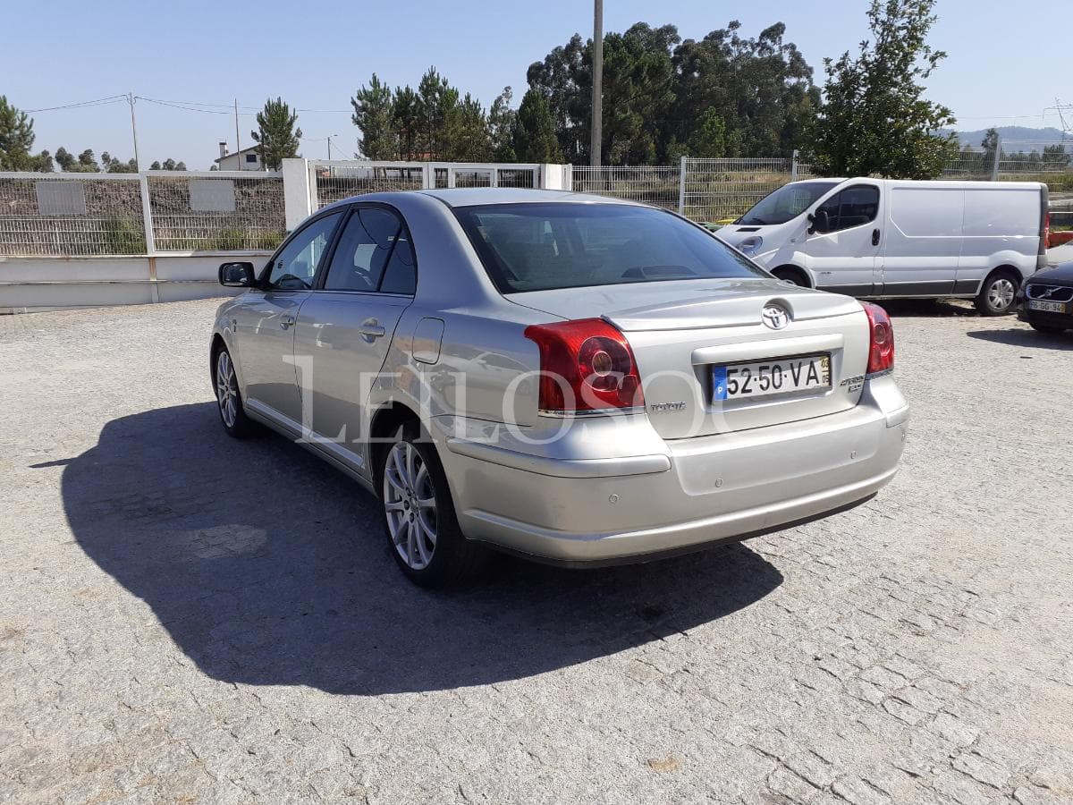 Toyota Avensis 2.0 D4D · Ano 2003 — imagen 4