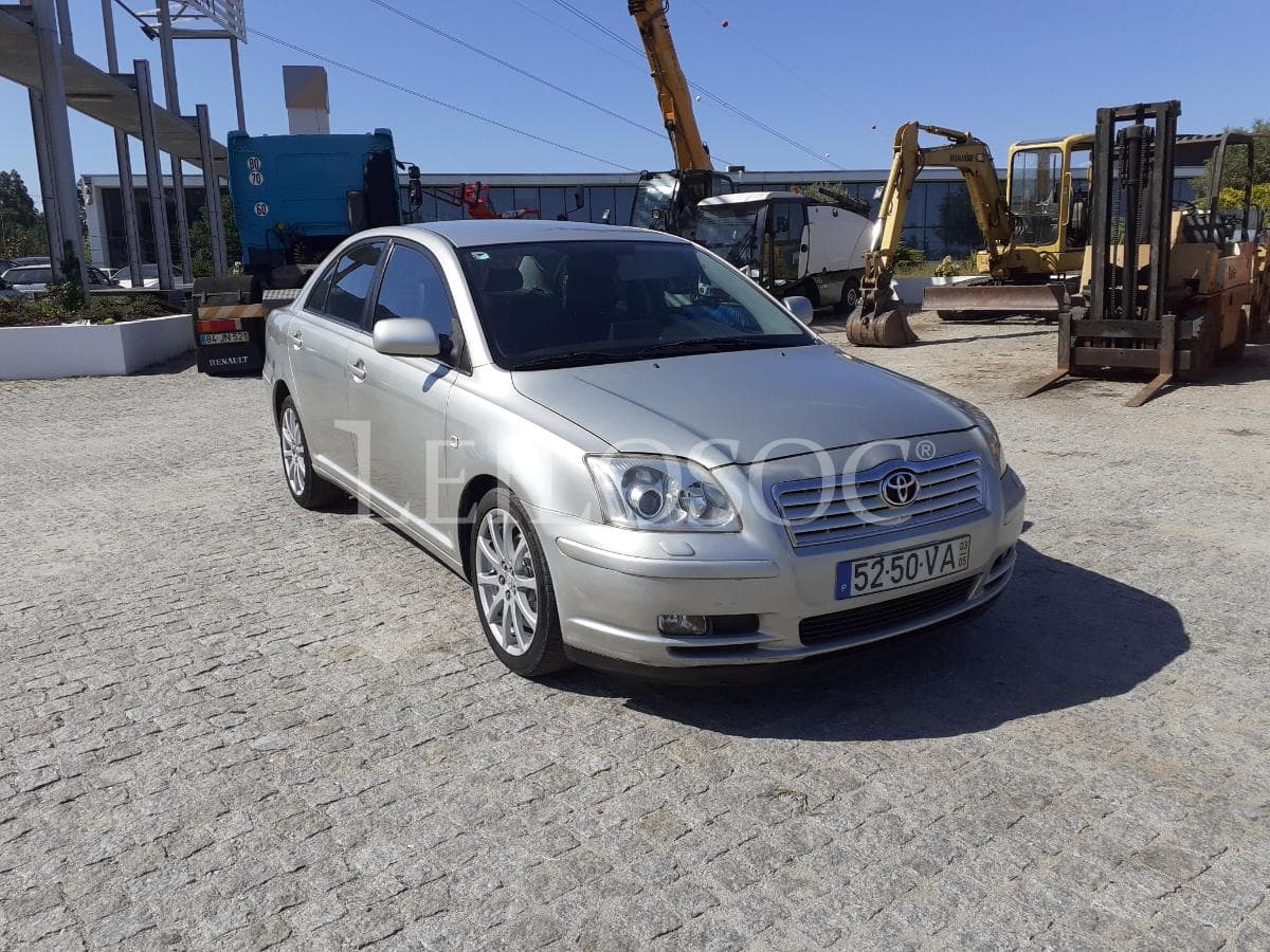 Toyota Avensis 2.0 D4D · Ano 2003 — imagen 1