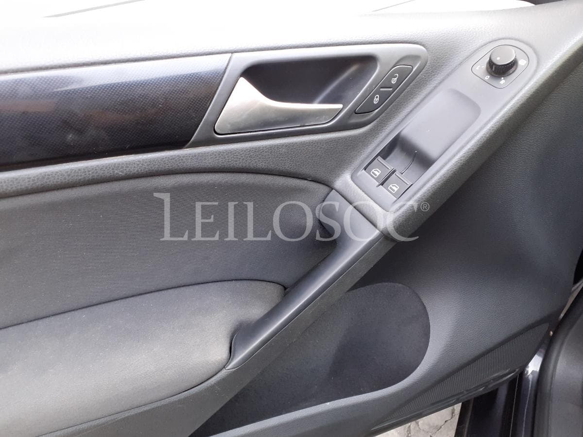 Volkswagen Golf 2.0 TDI · Ano 2009 — image 15